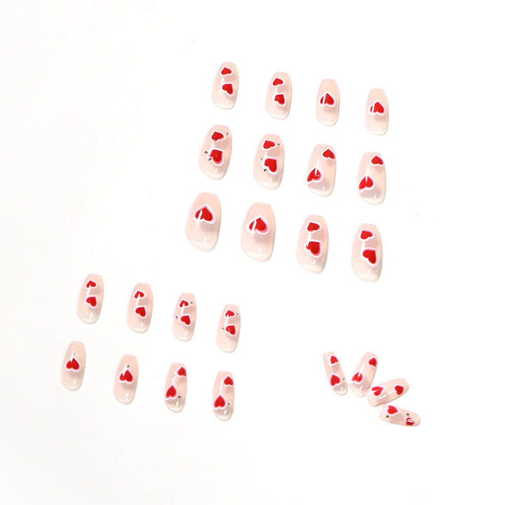 Kunstvolle Nailart mit Herzdesign Karnz