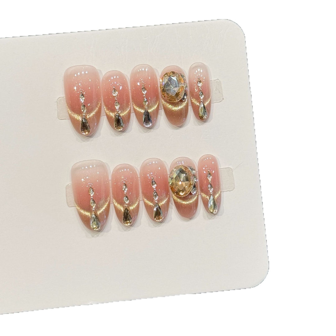 Glamorous Press-On Nail Set mit dekorativen Strasssteinen