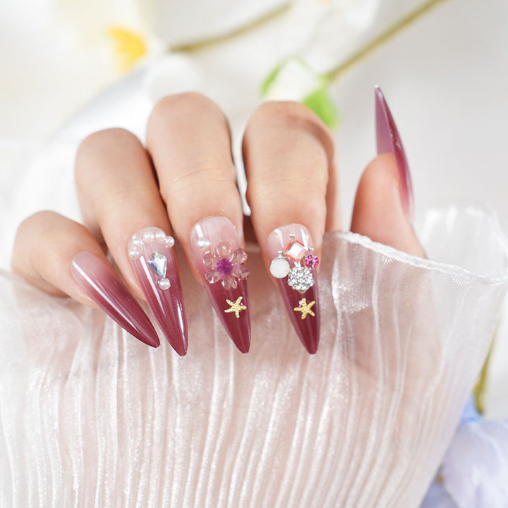 Dekoratives Strass-Stiletto-Nagelset Karnz