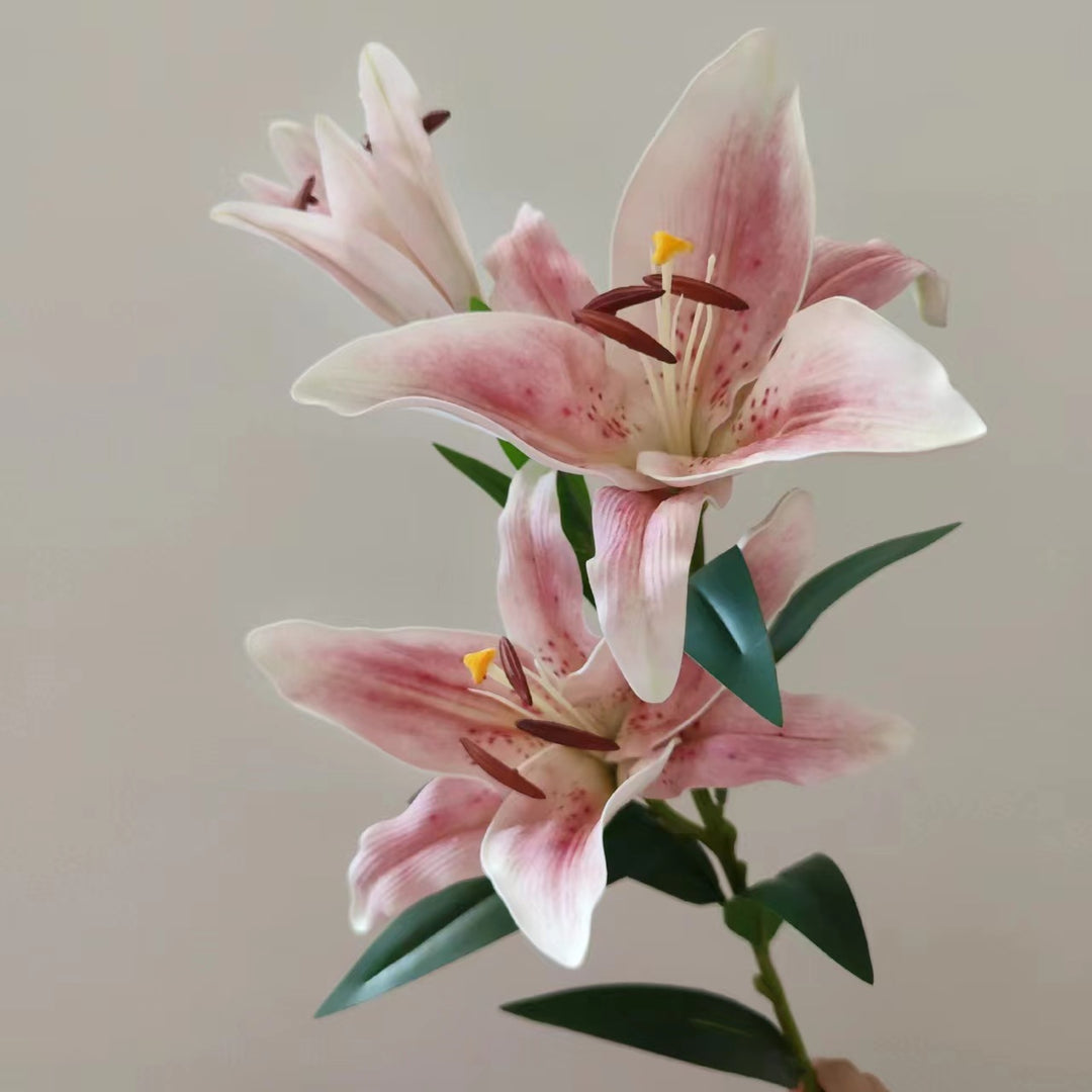 Lebensechter Lily Stamm Strauß
