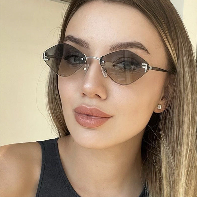 Damen geometrische Sonnenbrille im extravaganten Design mit gradienten Gläsern Karnz