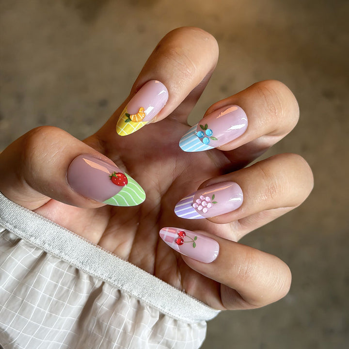 Frucht-inspiriertes künstlerisches Press-On-Nagelset Karnz