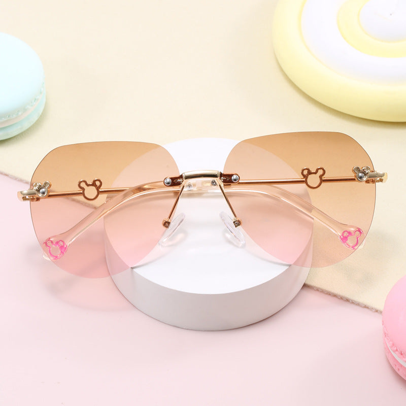 Damen leichte geometrische Sonnenbrille mit einzigartigem Rahmen und verspiegelten Gläsern Karnz