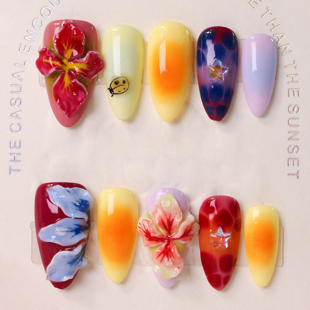 Kunstnagelset mit floralen 3D-Akzenten und bunten Designs Karnz