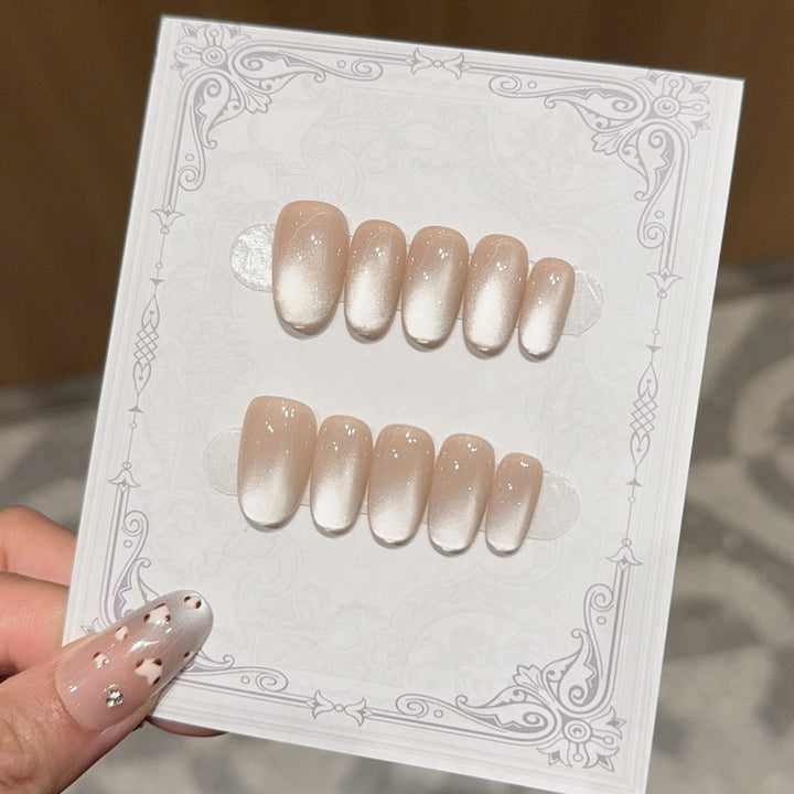 Elegante Nagelspitzen mit Sanftem Ombre-Effekt Karnz