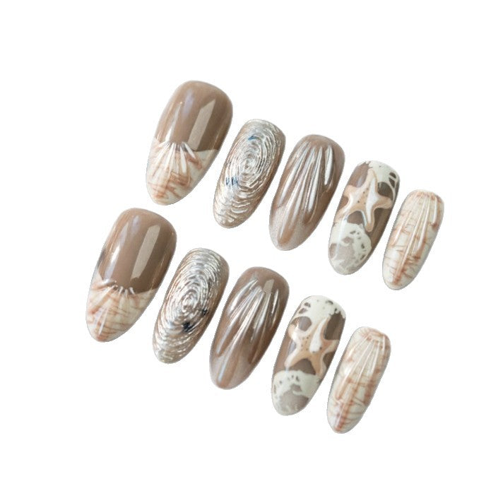 Elegante Nagelspitzen mit Maritimem Design Karnz