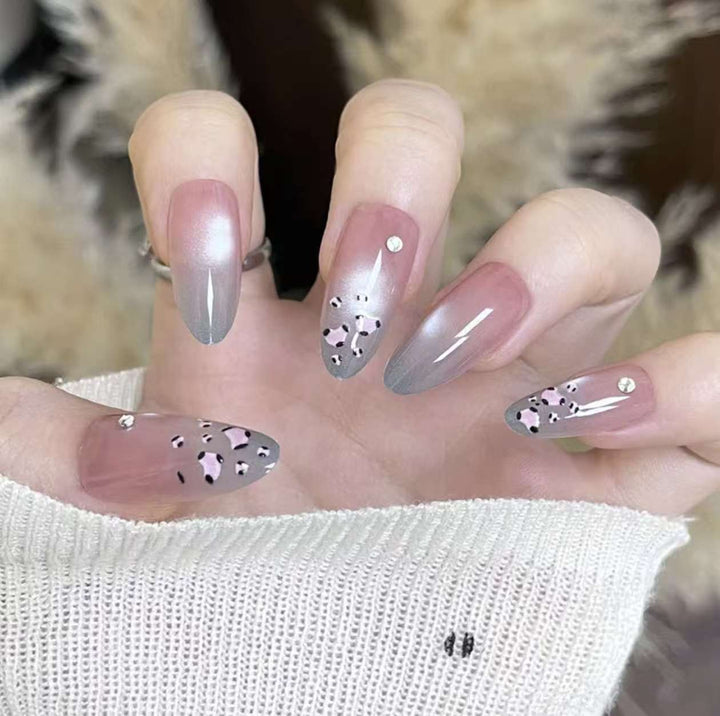 Dekorativer Press-On-Nagelsatz mit Schleifenakzenten Karnz
