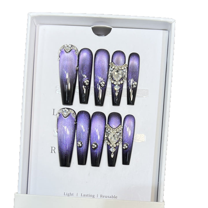 Dekoratives Press-On Nagelkunst-Set mit Edelsteinakzenten Karnz