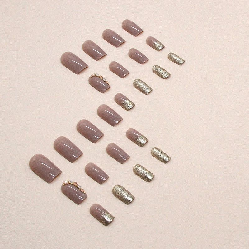 Glamouröser Glitzer und Kristall-Nagelkunst-Tipps Karnz