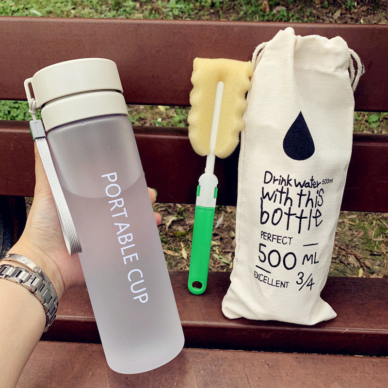Damen tragbare Wasserflasche mit praktischem Reinigungssystem Karnz
