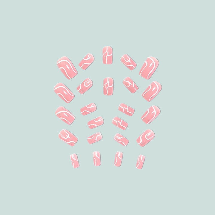 Kreative Nagelkunst mit ästhetischen Linien Karnz