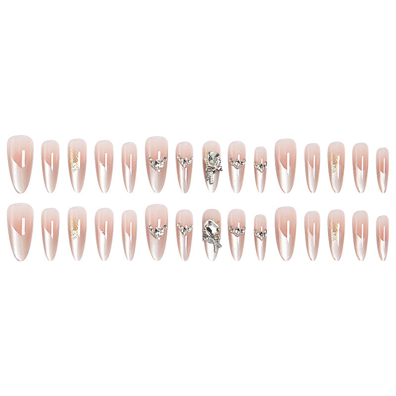 Kunstnagelset mit eleganten Kristallverzierungen und Ombre-Effekt Karnz