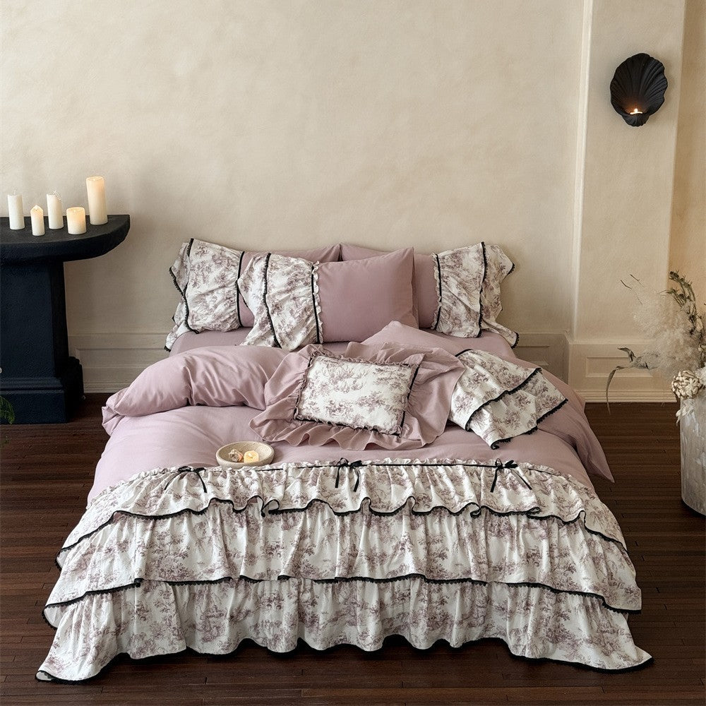 Romantische Rüschige Bettwäsche-Garnitur mit Vintage-Toile-Motiv, Volants und Bettrock