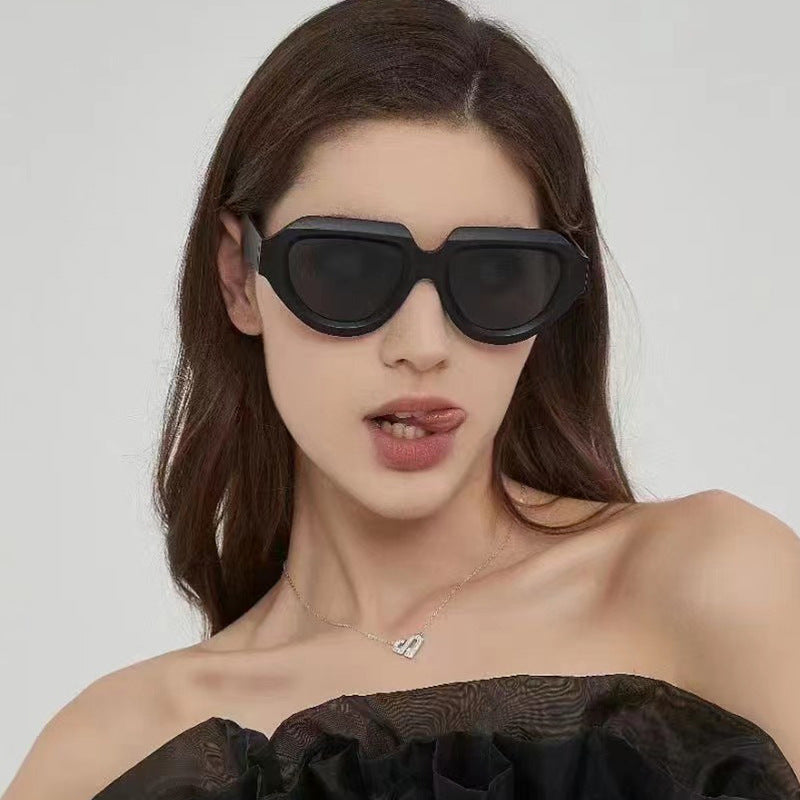 Damen modische Sonnenbrille mit einzigartigem, eckigem Rahmen Karnz