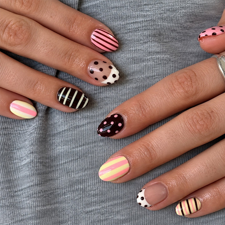 Kreatives Kunstnagelset mit verschiedenen Designs Karnz
