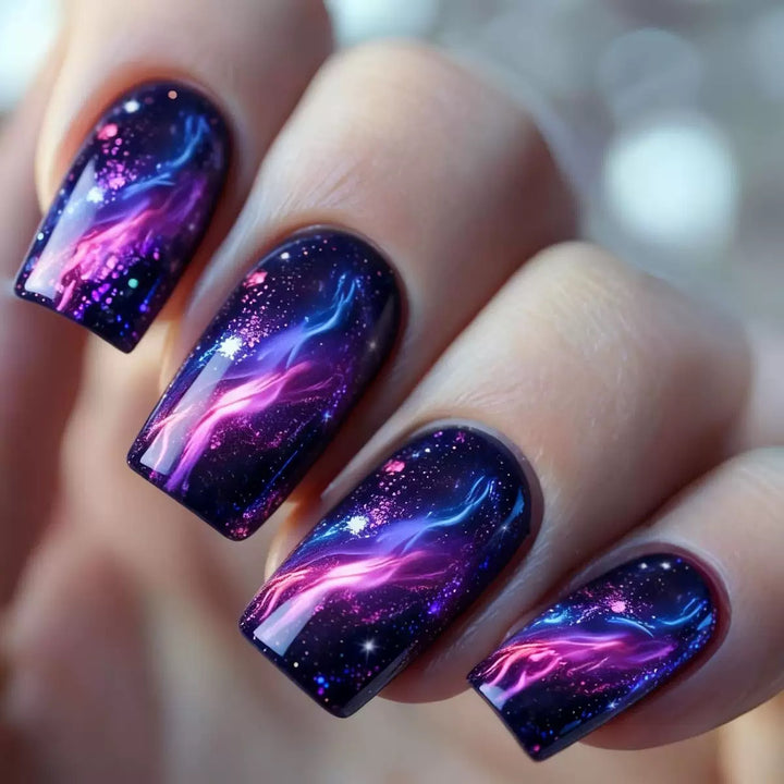 Kunstnagelset mit galaktischem Design Karnz
