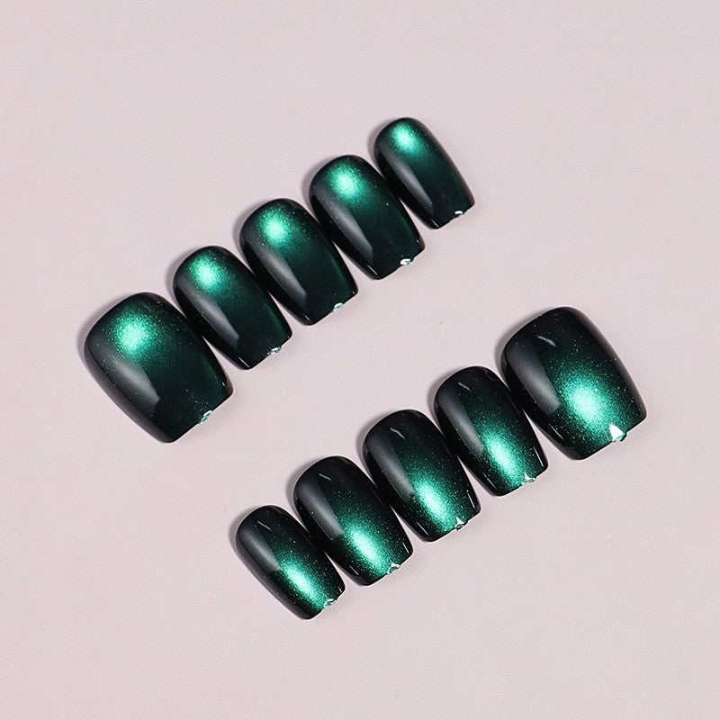 Stylisches irideszentes Press-On-Nagelset Karnz