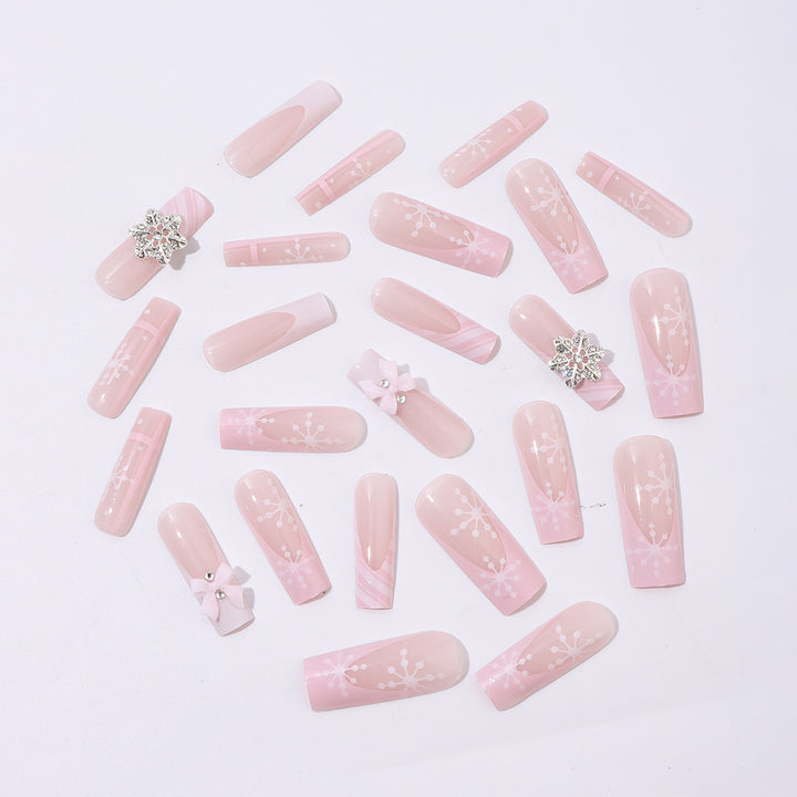 Kreatives Kunstnagelset mit zarten Blumen- und Glitzerakzenten Karnz
