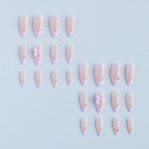 Elegante französische Spitzen-Nagelkunst