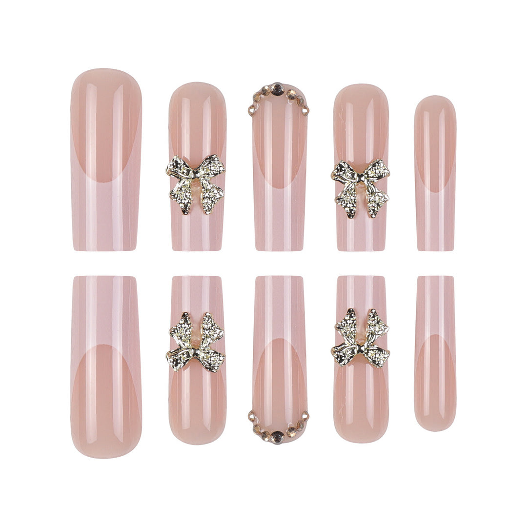 Elegante Stiletto Press-On Nägel mit goldenen Blumendetails Karnz