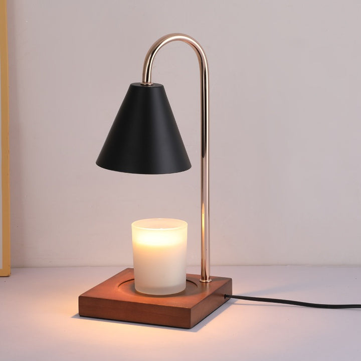Moderne Tischlampe mit Kerzenhalter