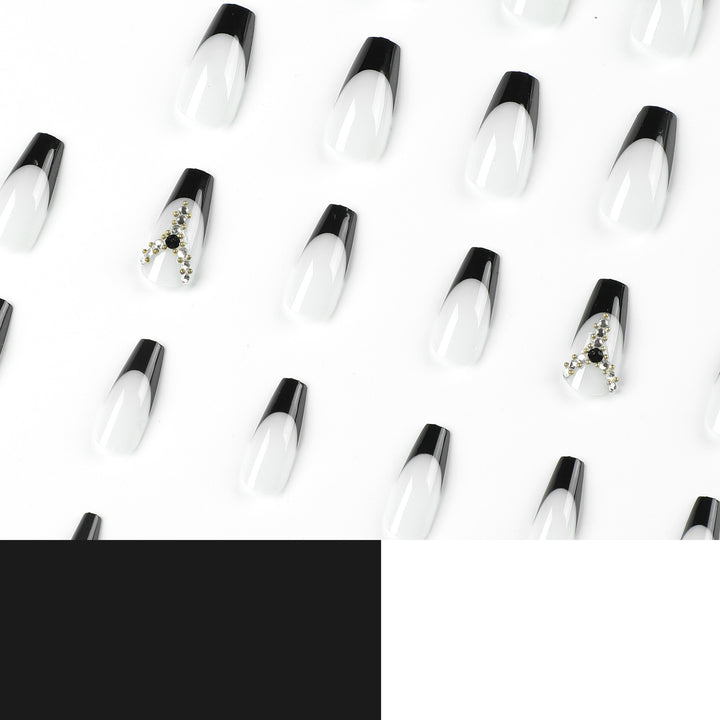 Kunstvolle Nagelverlängerungen mit Glitzer- und Ombre-Details Karnz