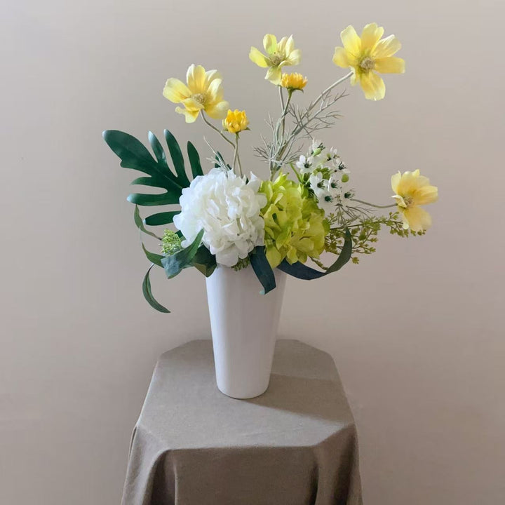 Elegante künstliche Blumenarrangement