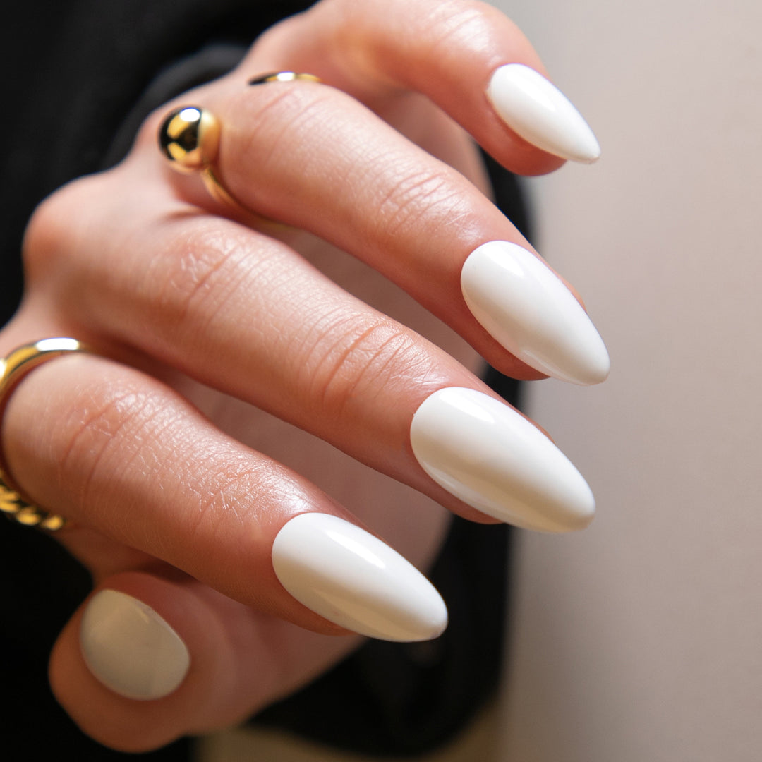 elegante Stiletto-Nägel im Hochglanz-Finish Karnz