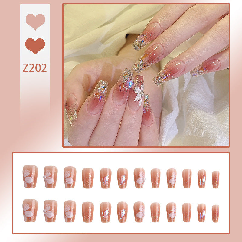 Kunstnagelset mit floralen und glitzernden Akzenten Karnz