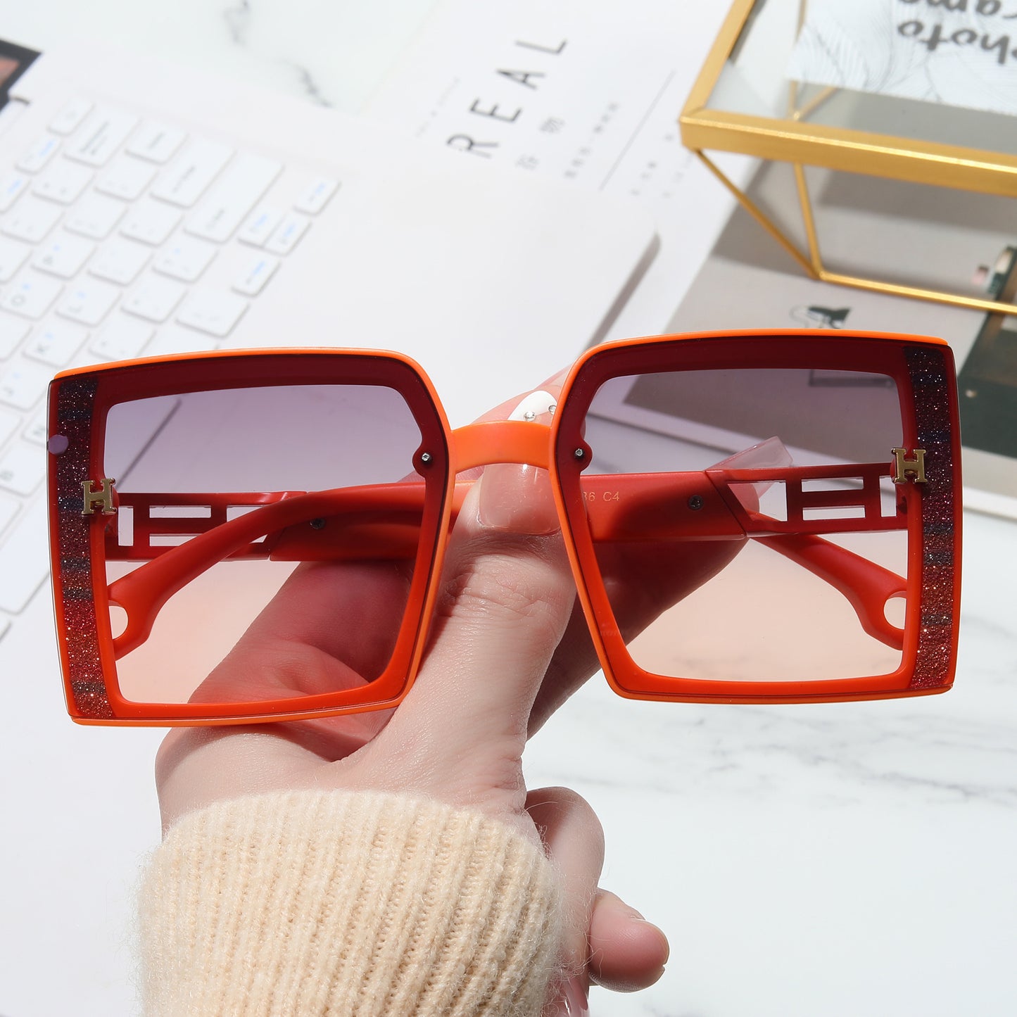 Damen modische Sonnenbrille mit extravagantem, rechteckigem Rahmen Karnz