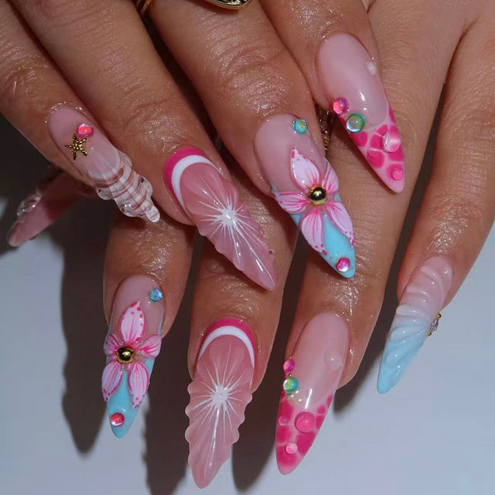 Kunstvolle 3D Nagelspitzen mit maritimem Design Karnz