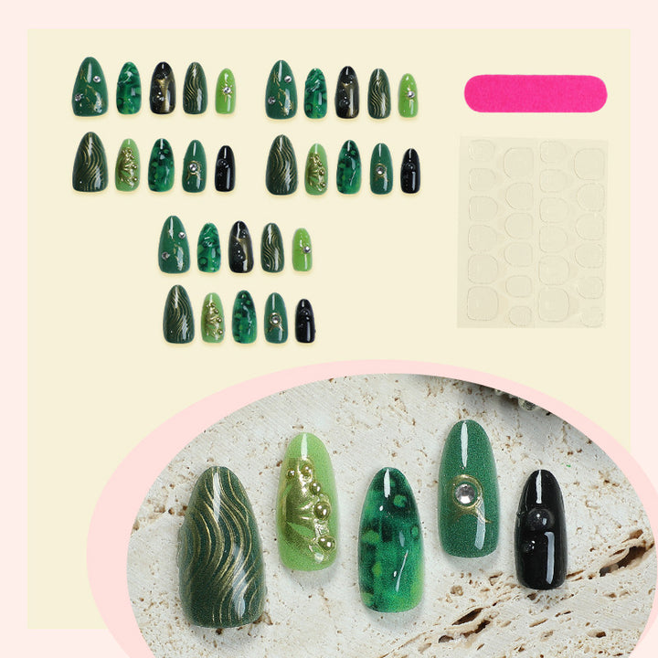 Künstlerisches Press-On Nagelkunstset mit Smaragd- und Gold-Designs Karnz