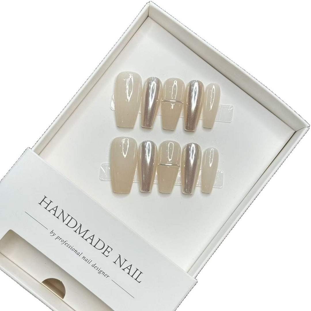 Handgemachtes Press-On Nagelset mit glänzendem Finish