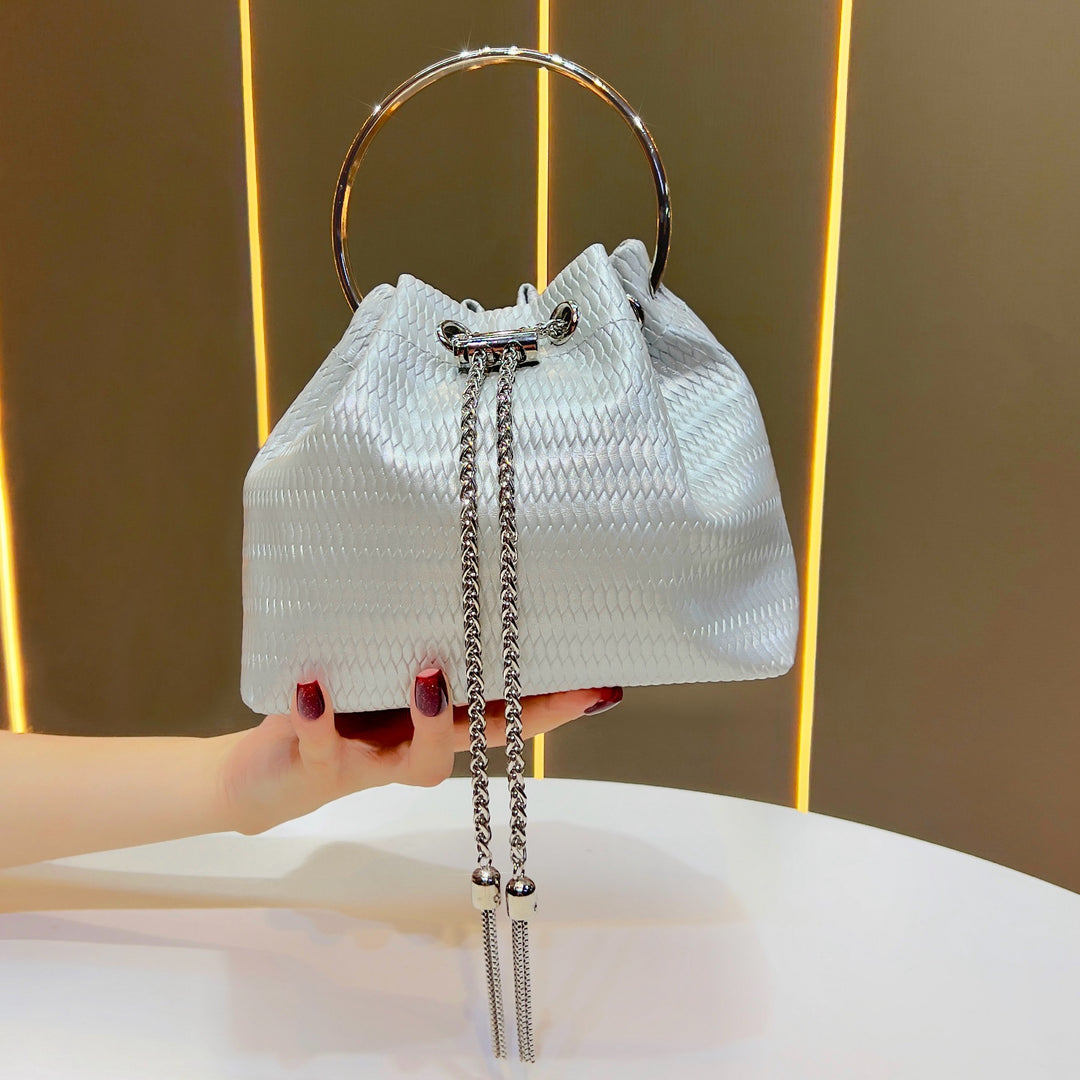 Dekorative Abendtasche mit Ringgriffen