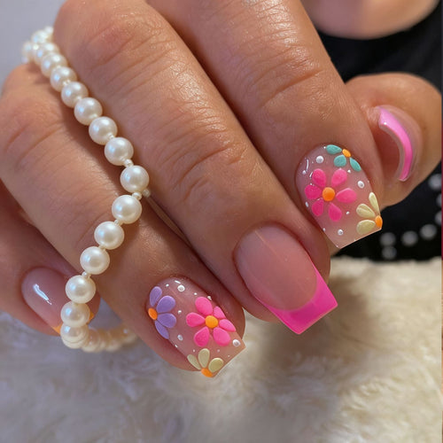 Kreatives Florales Acryl-Nageldesign Karnz