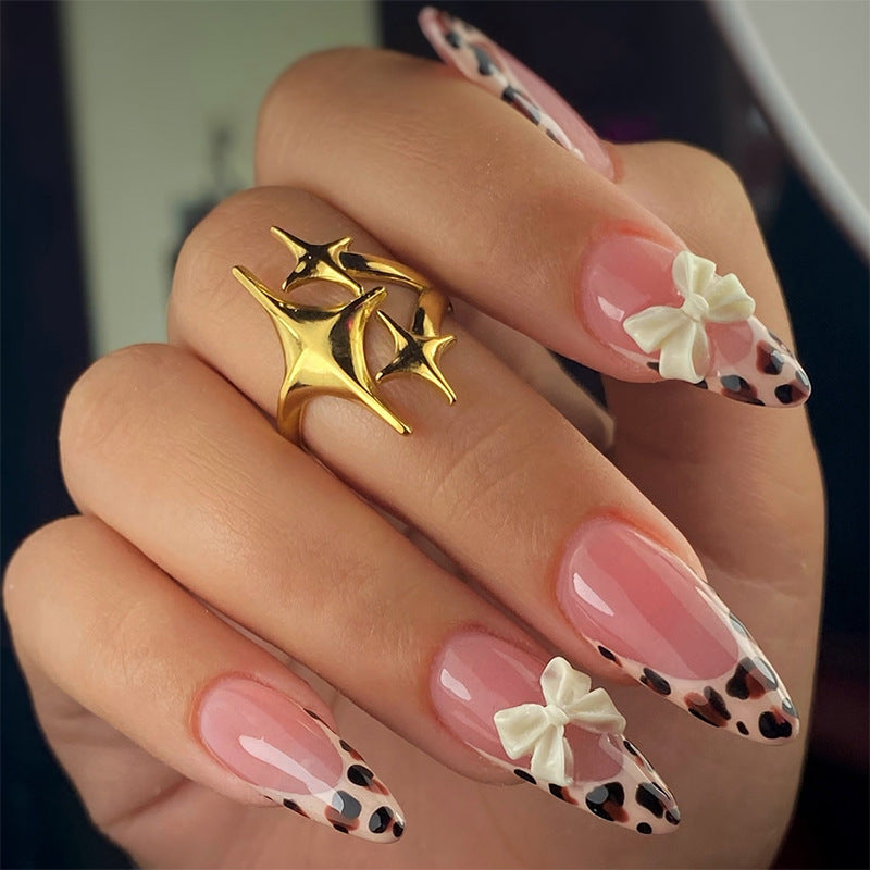 Elegantes Tierdruck Press-On Nagelset Karnz