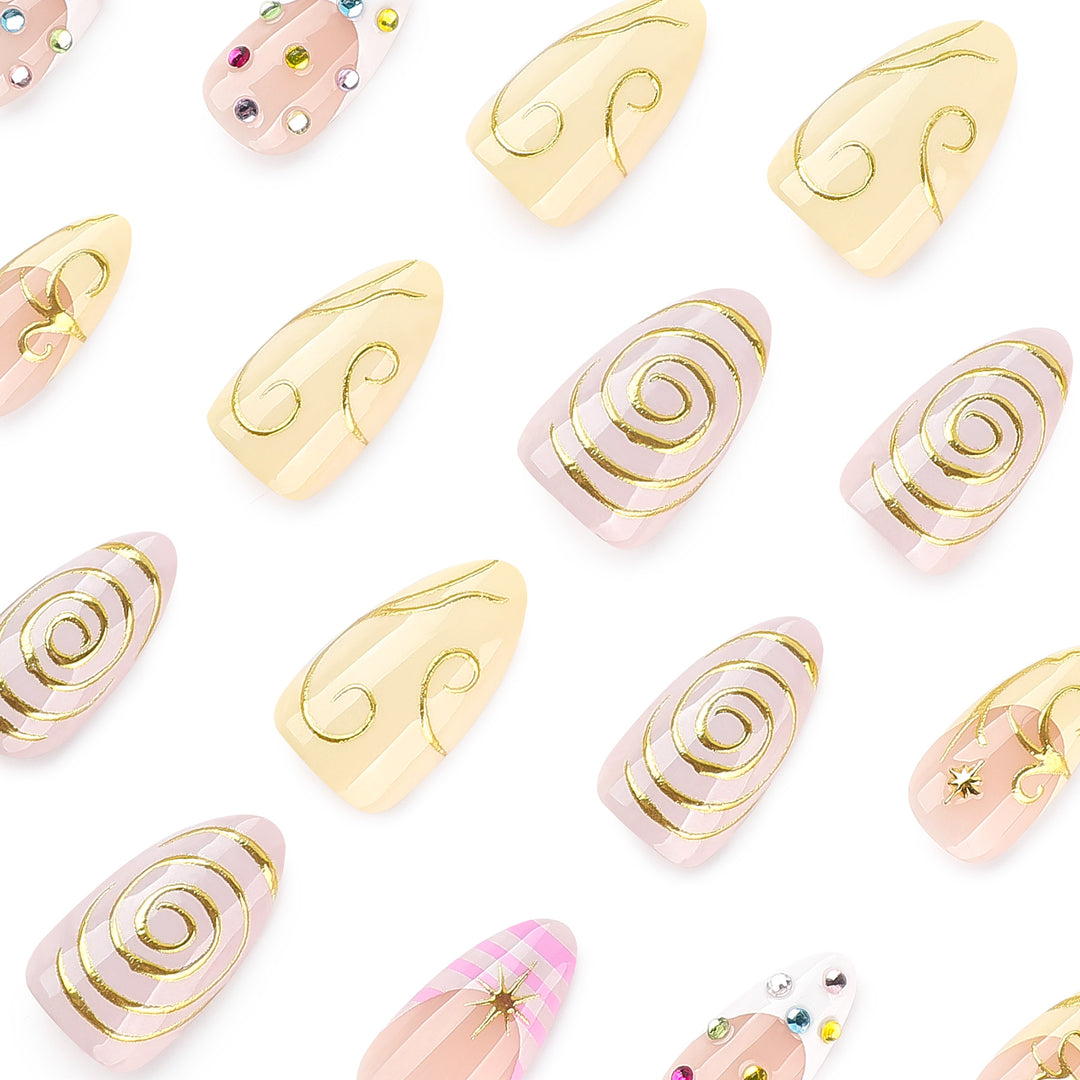Kunstvolle Nagelkunst mit Glitzer- und Spiral-Design Karnz