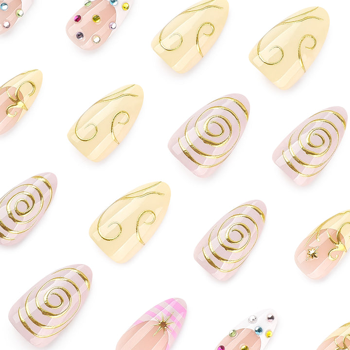 Kunstvolle Nagelkunst mit Glitzer- und Spiral-Design Karnz