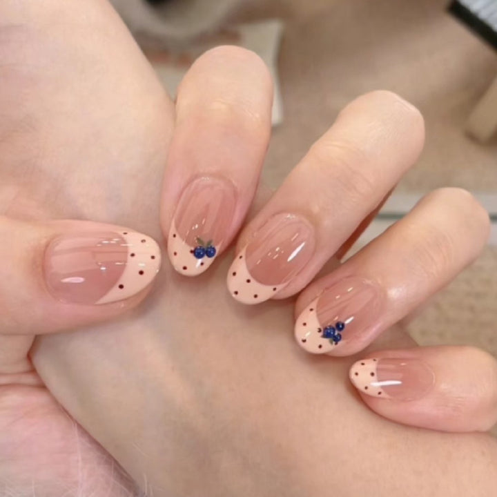 Dekoratives Press-On-Nagelset mit Stern- und Schleifenmotiven Karnz