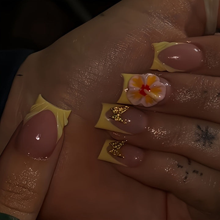 Künstlerische Frühlingsblumen Nagelkunstverzierung Karnz
