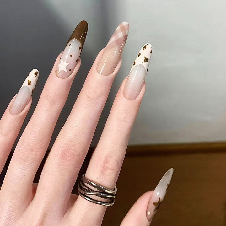 Dekorative Nagelkunst Karnz
