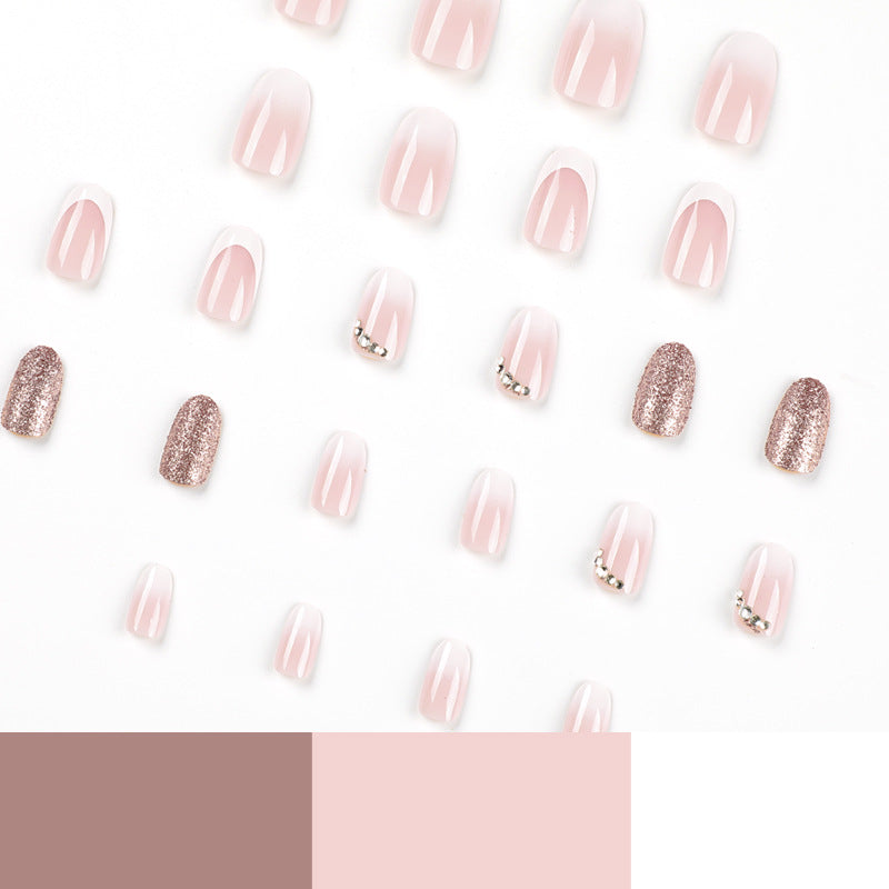 Glamouröse Nagelverlängerungen mit schimmerndem Akzent Karnz