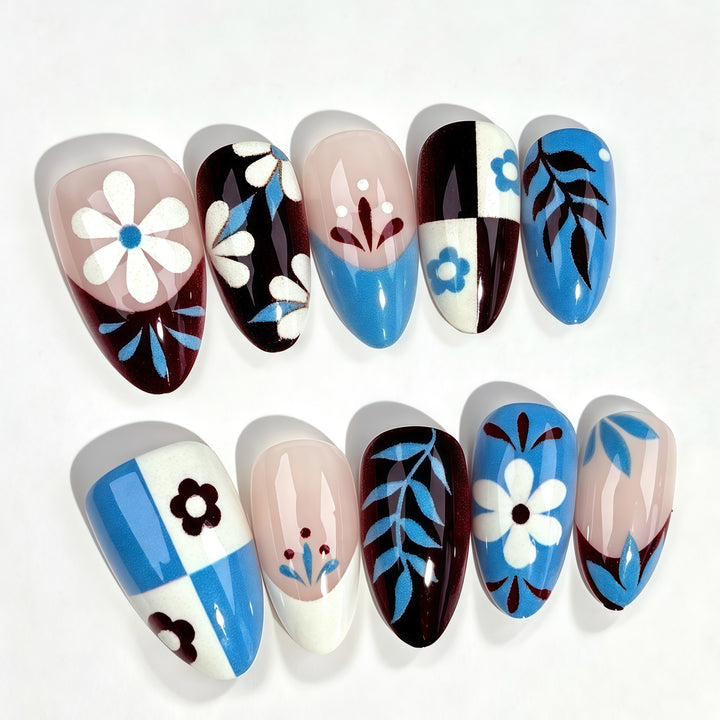 Künstlerisches Press-On Nagelset mit floralem und geometrischem Design