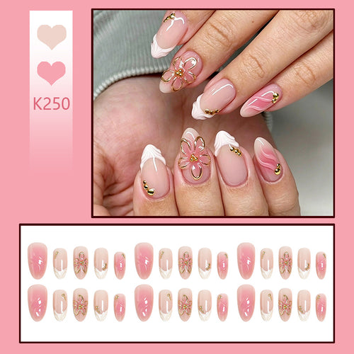 Kunstnagelset mit eleganten Blüten- und Glitzerelementen Karnz