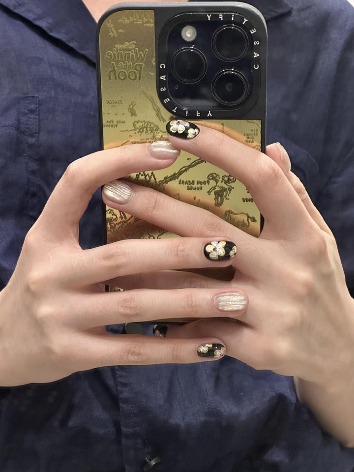 Kreatives Nageldesign Karnz