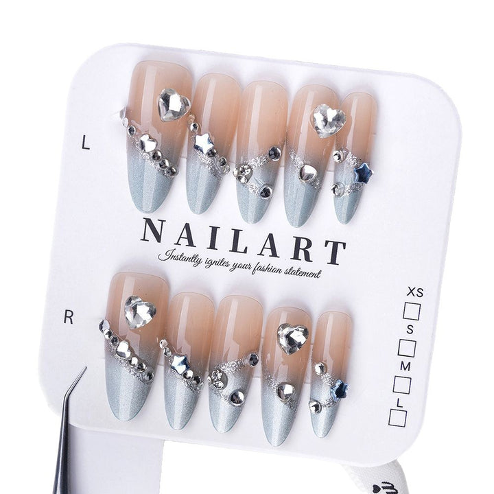 Ombre Stiletto Press-On Nagelkunst mit Schmuckakzenten Karnz