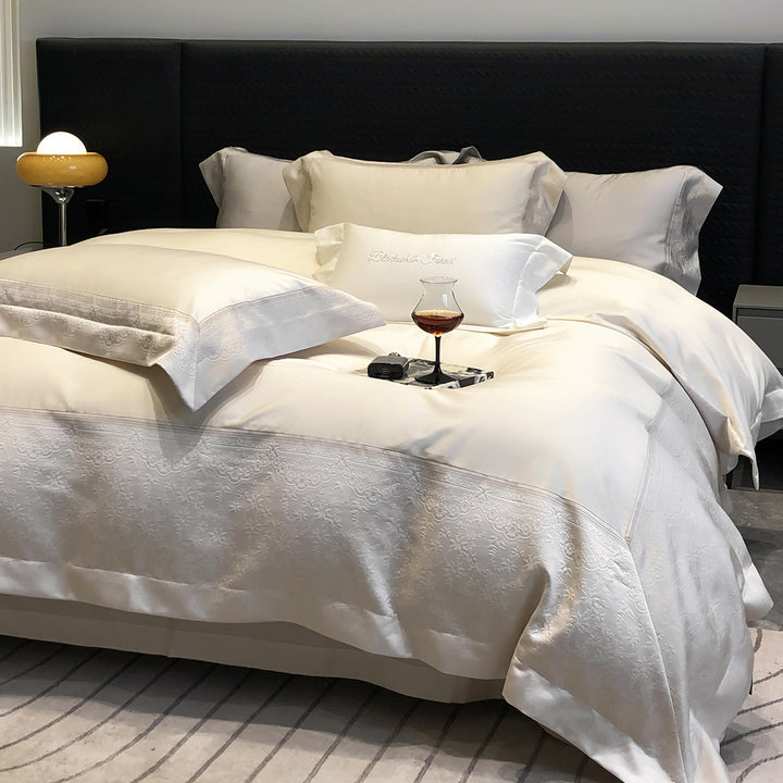 Premium-Baumwollsatin-Bettwäschegarnitur mit strukturierter Matelassé-Bordüre und Hotelverschluss