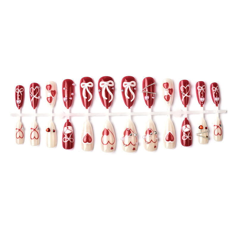 Nageldesign Set mit romantischen Herzmotiven Karnz