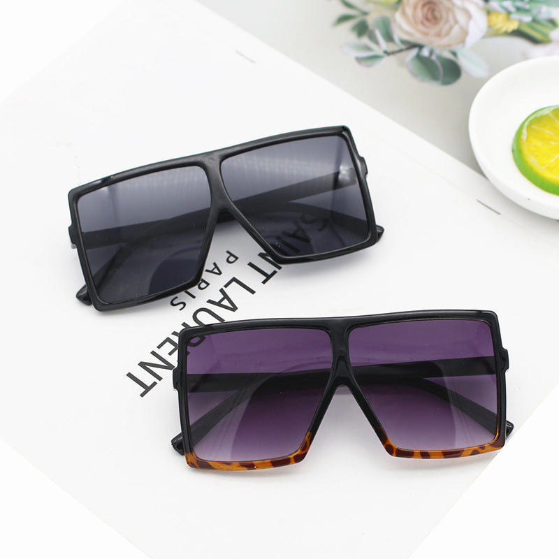 Damen Oversized Sonnenbrille im modischen geometrischen Design Karnz