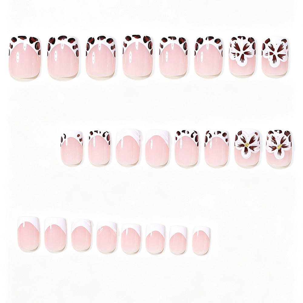 Floral Accent Nagelkunst Set Karnz